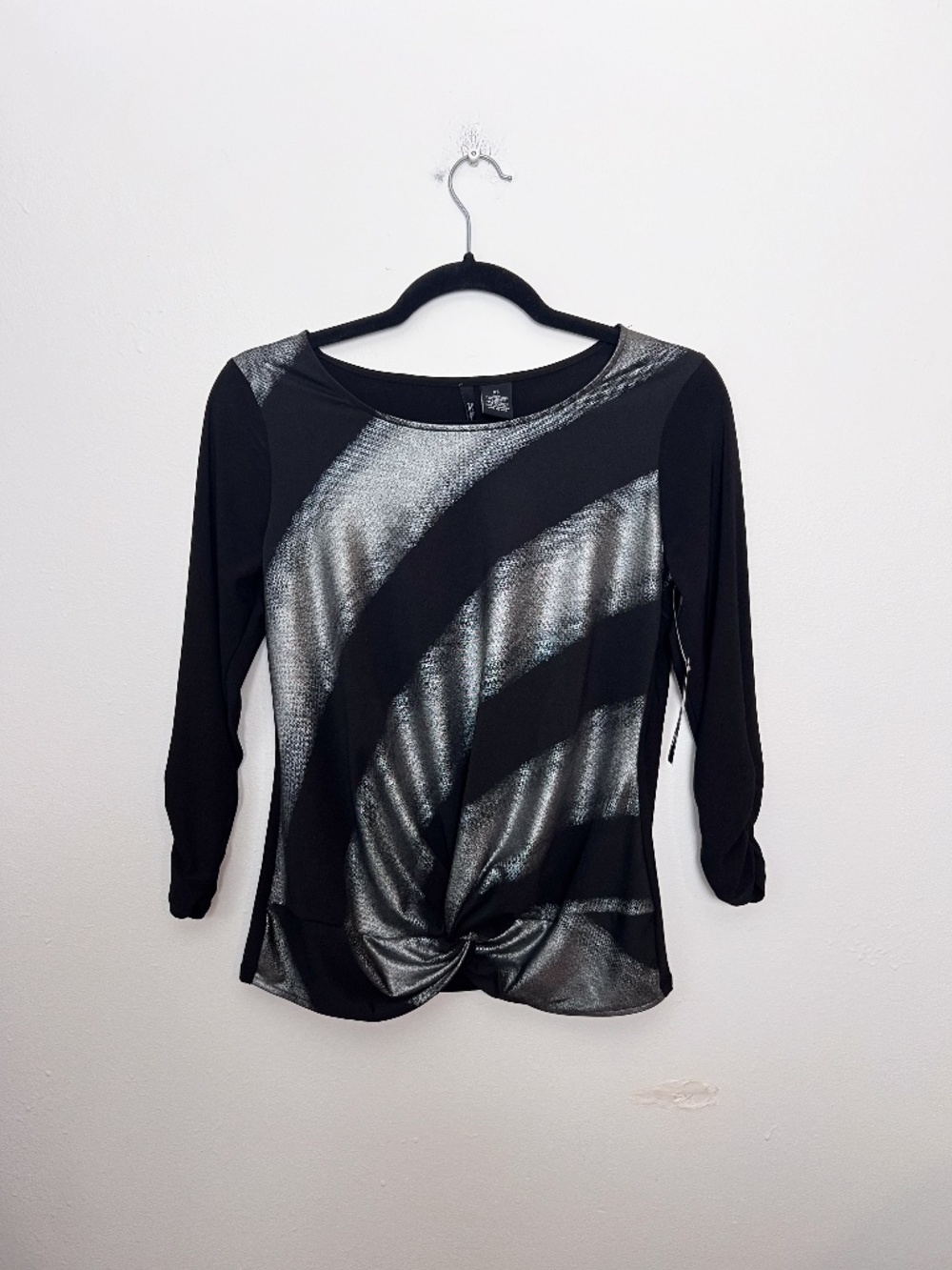 NWT New Directions Petite PS Black Silver Metallic Twist Front 3/4 Sleeve Top